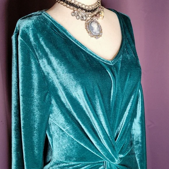 Long Sleeve Velvet Feeling V-neck Midi Dress - Picture 5 of 8